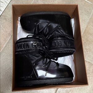 Women's Black Winter Icon Low Moon Boots